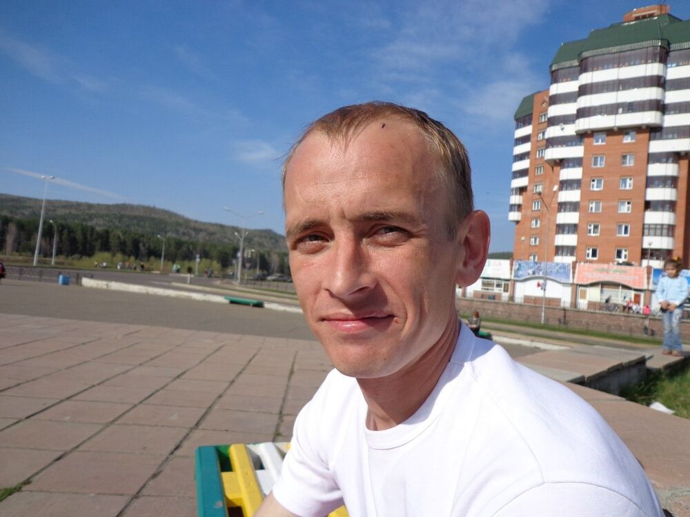  40146872  Ilya, 42 ,    