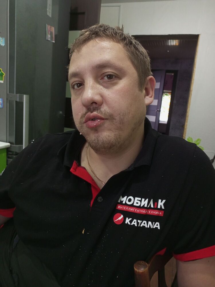  31908312  Aleksei, 38 ,    
