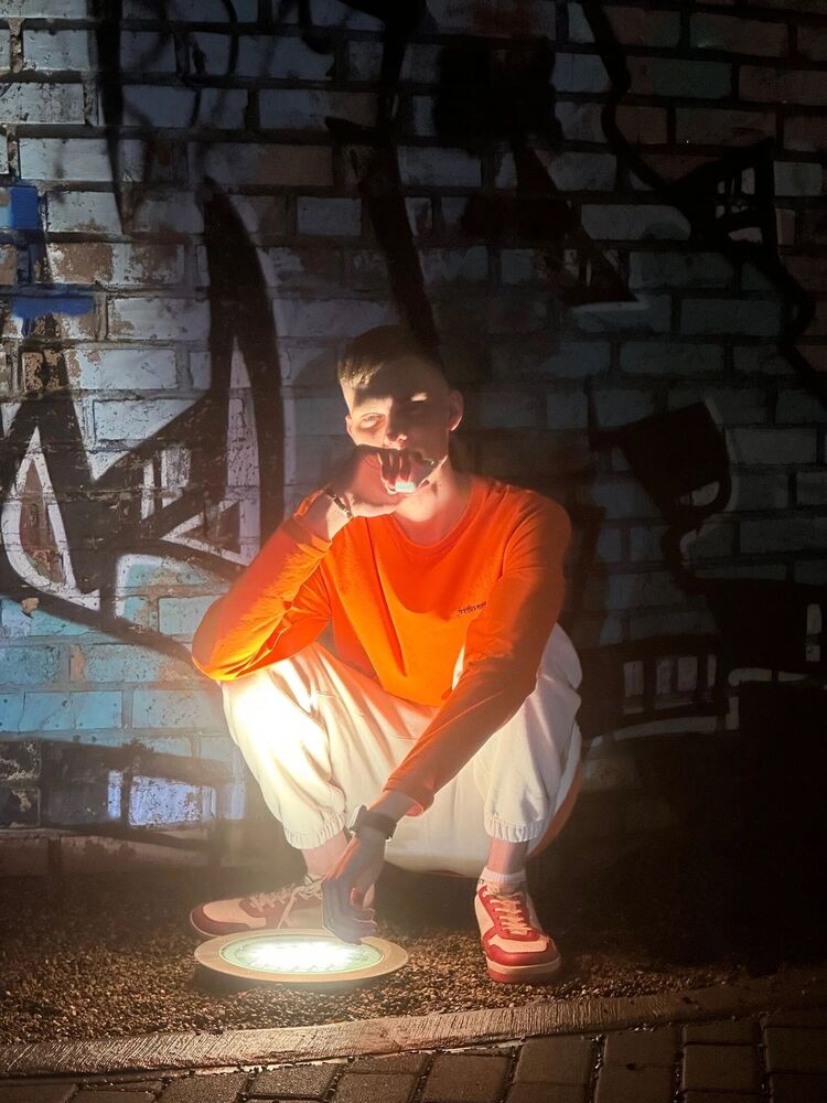  33811672  , 22 ,    