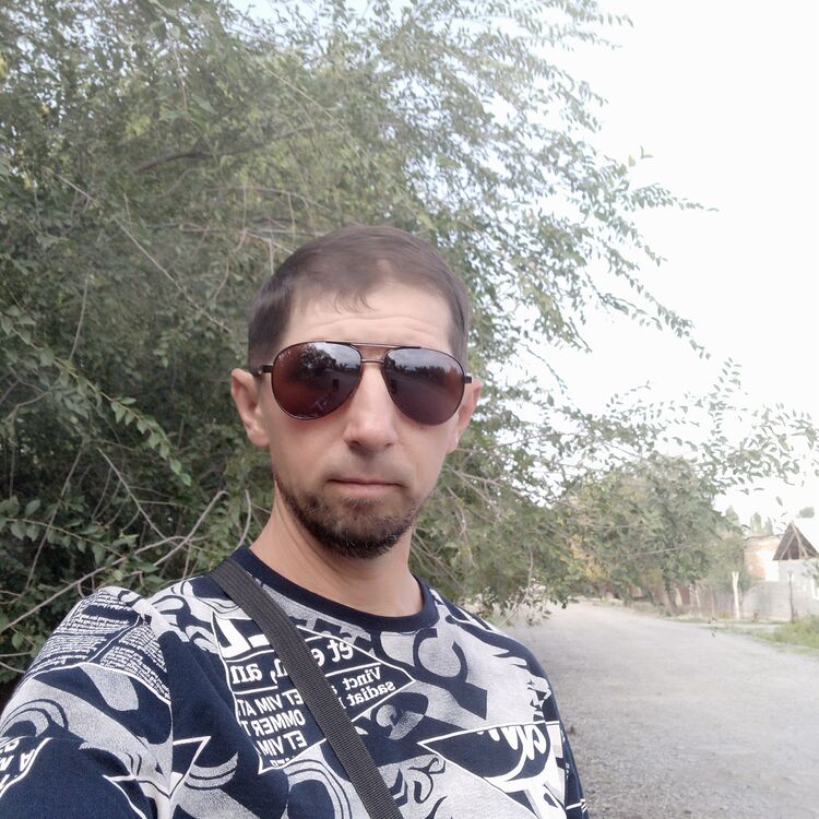  38196782  Ruslan, 40 ,    