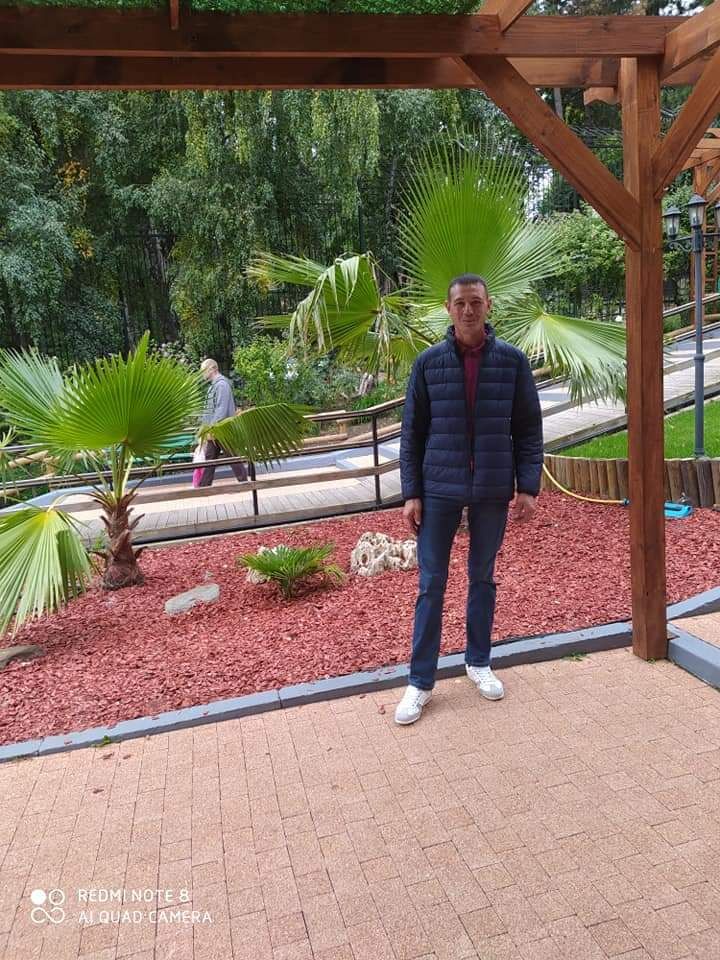  ,   Dima, 37 ,     