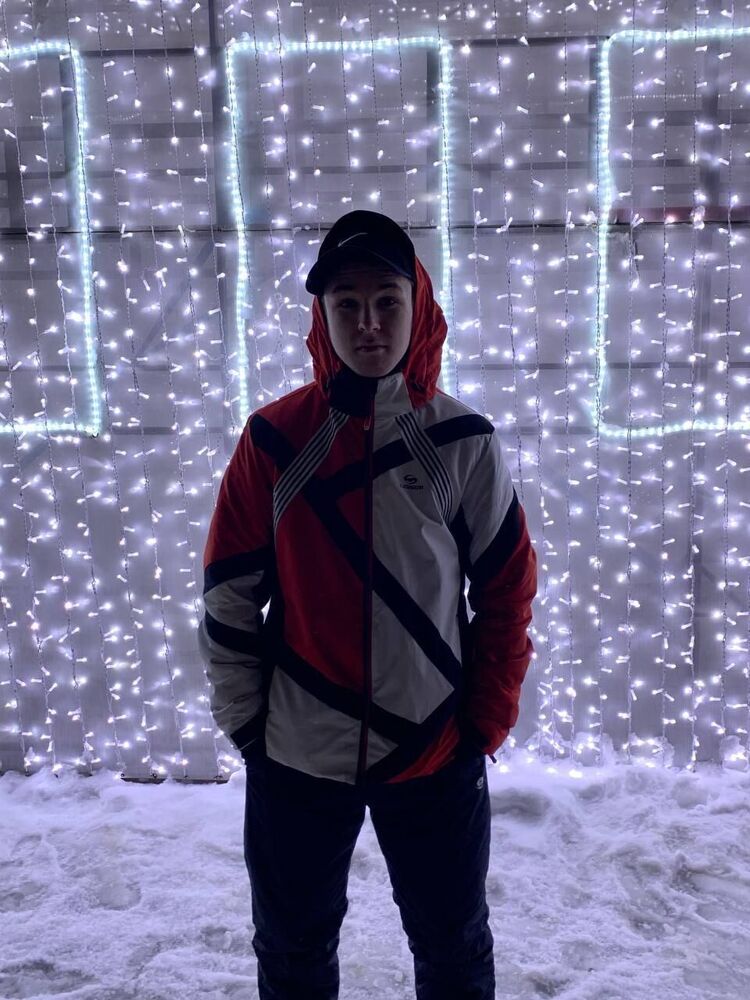  41107022  Artem, 20 ,    