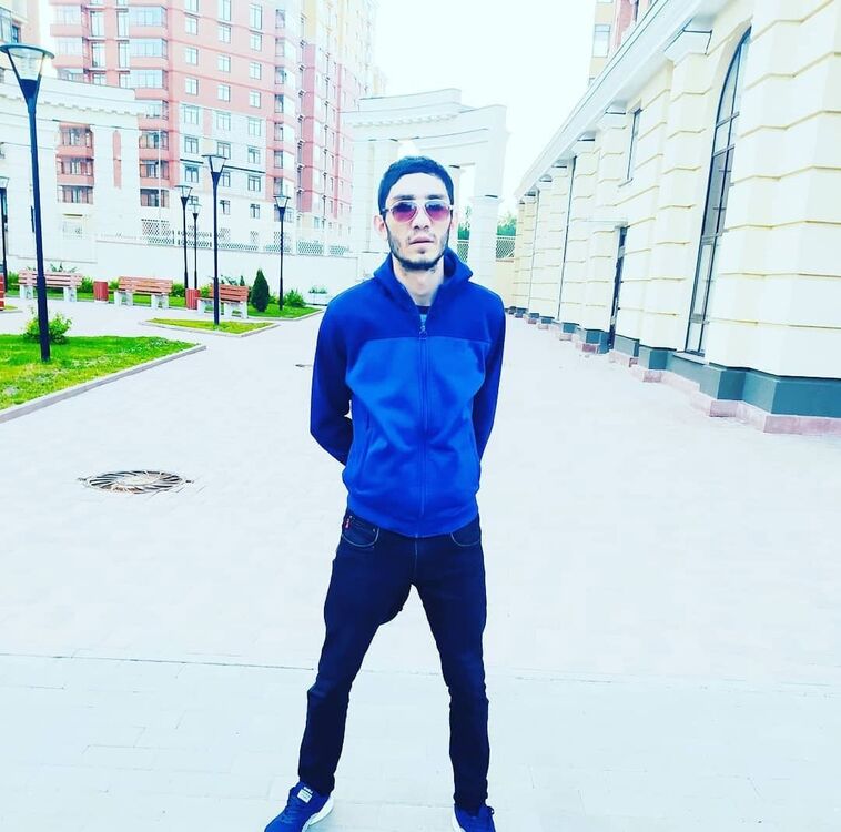  41370702  Razmik, 33 ,    