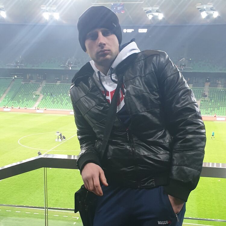  53752122  Artem, 33 ,    