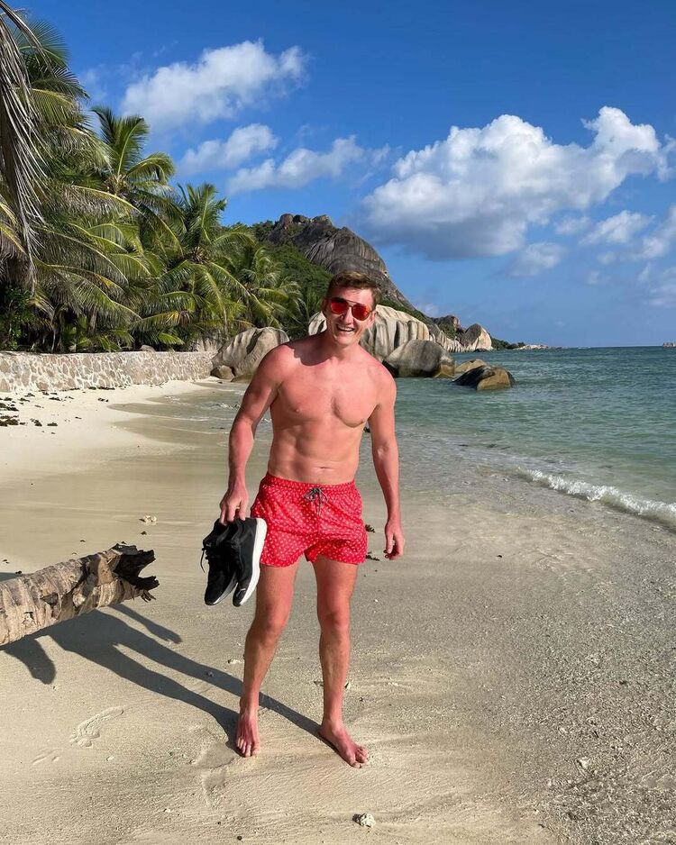  53689202  , 37 ,    -