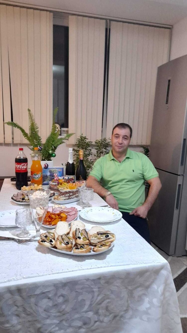  46215902  Dima, 49 ,    
