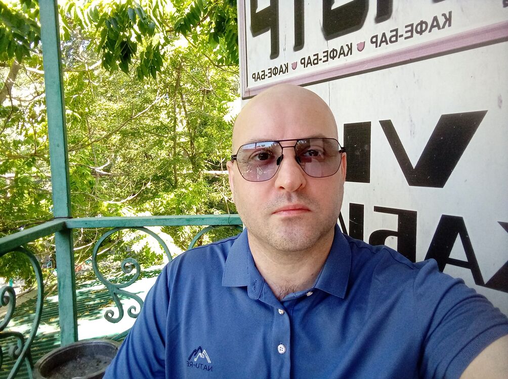  52967452  Rauf, 46 ,    