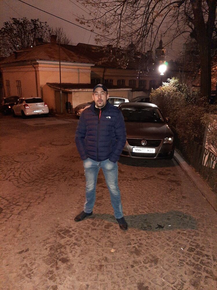  20537802  Ivan, 33 ,    