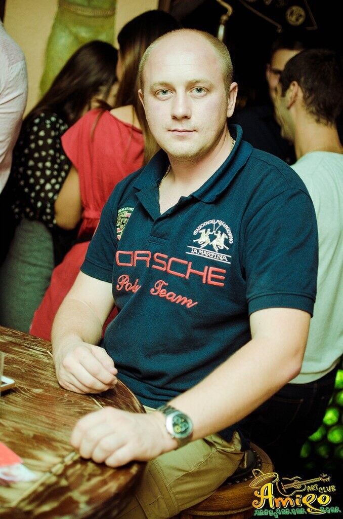  9849672  Denis, 38 ,     