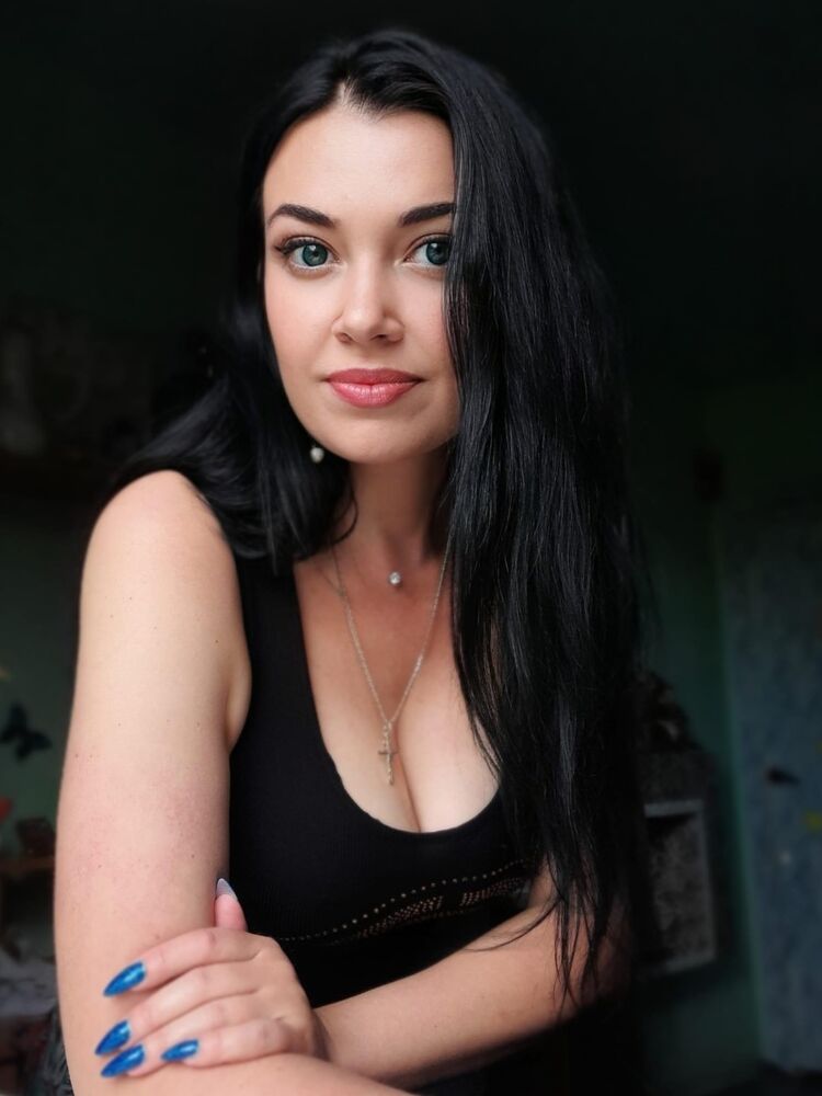  ,   Viktoria, 28 ,   ,   