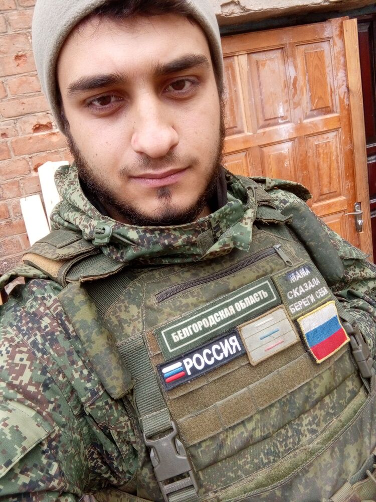  49008052  Alim, 24 ,    Russell