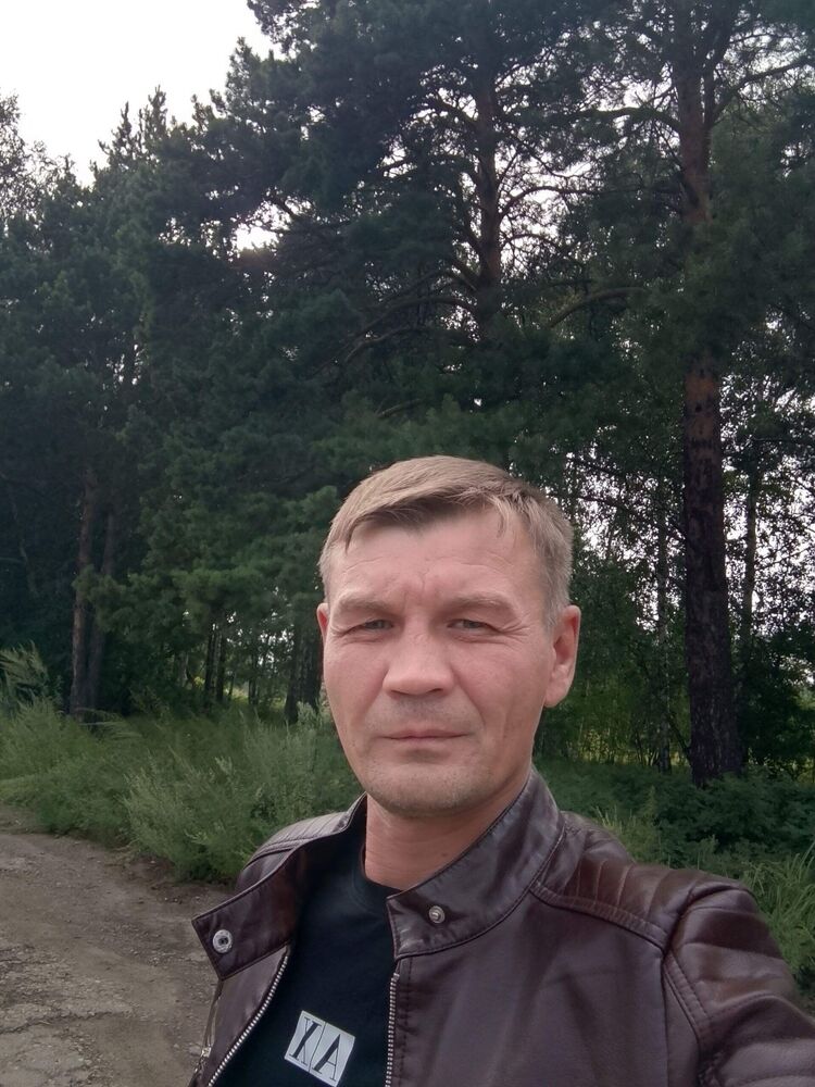  46586812  Viktor, 40 ,    