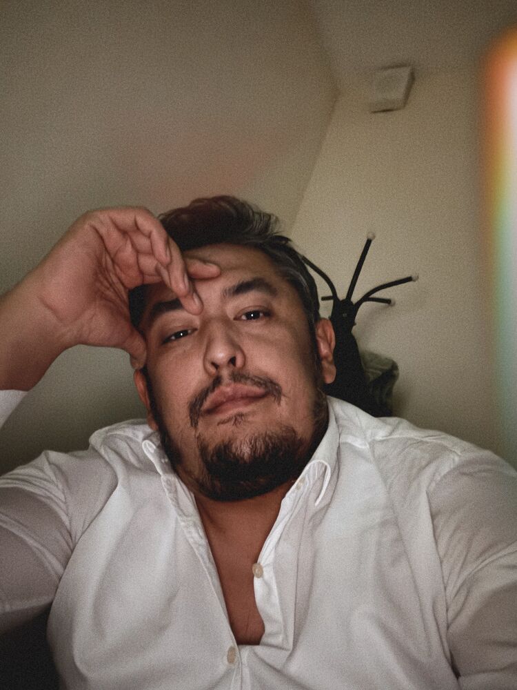  52949272  , 37 ,    