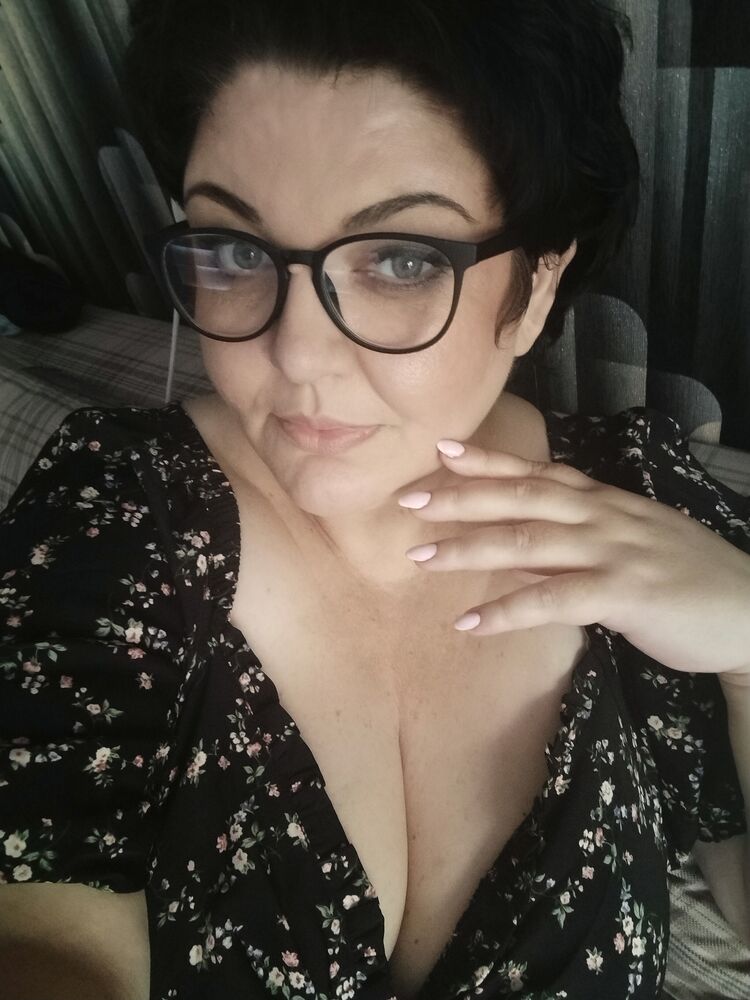  52158842  Jeni, 44 ,    