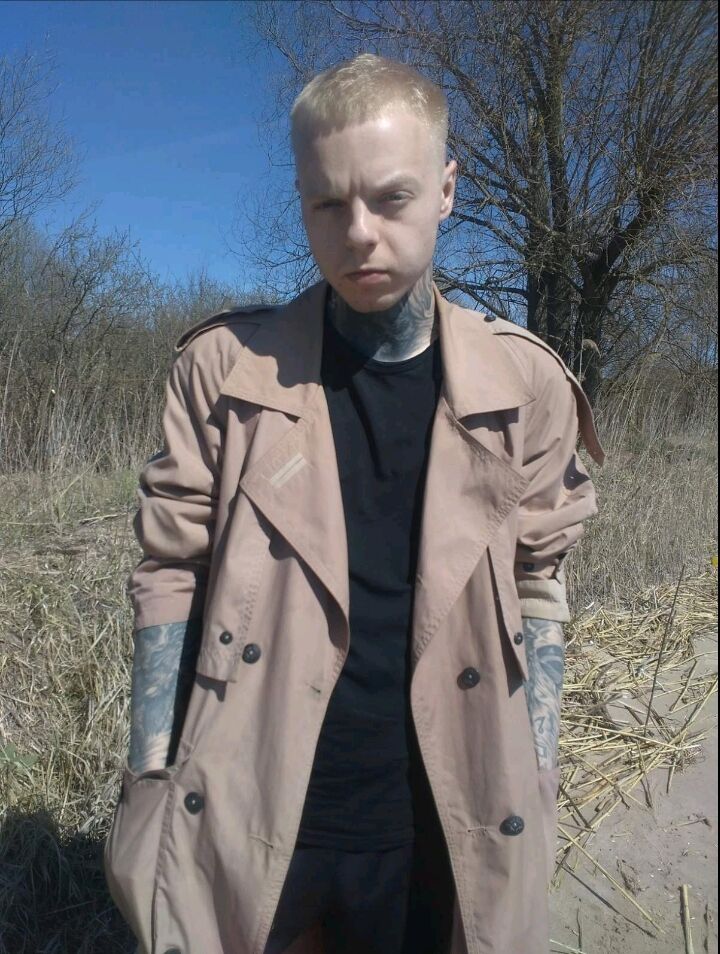  54690102  Denis, 32 ,    