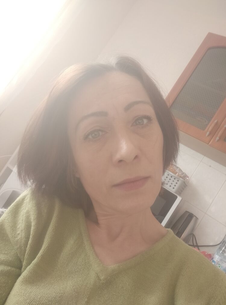  ,   Nata, 44 ,   c 