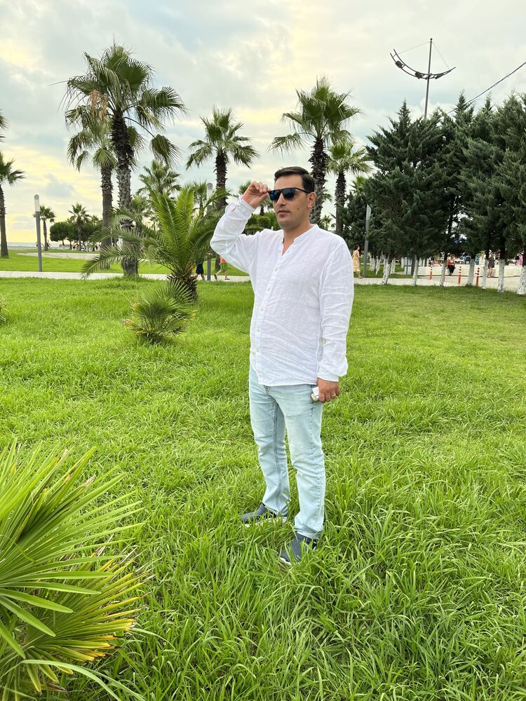  36769342  Artur, 38 ,    