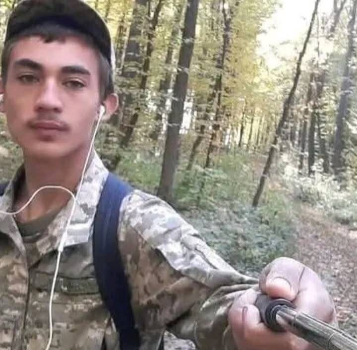  53419252  Andrew, 24 ,    