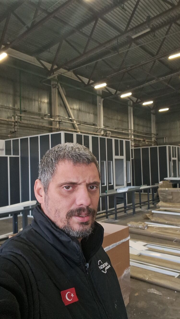  47259592  YUSUF, 41 ,    