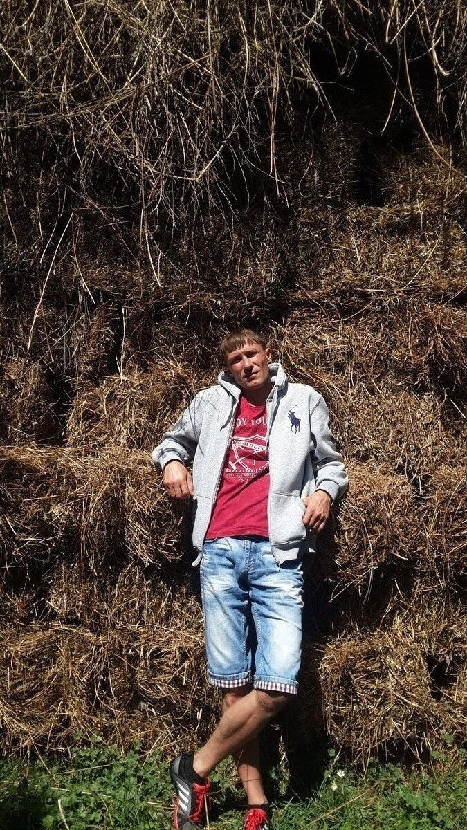  7456052  Sergei, 48 ,    