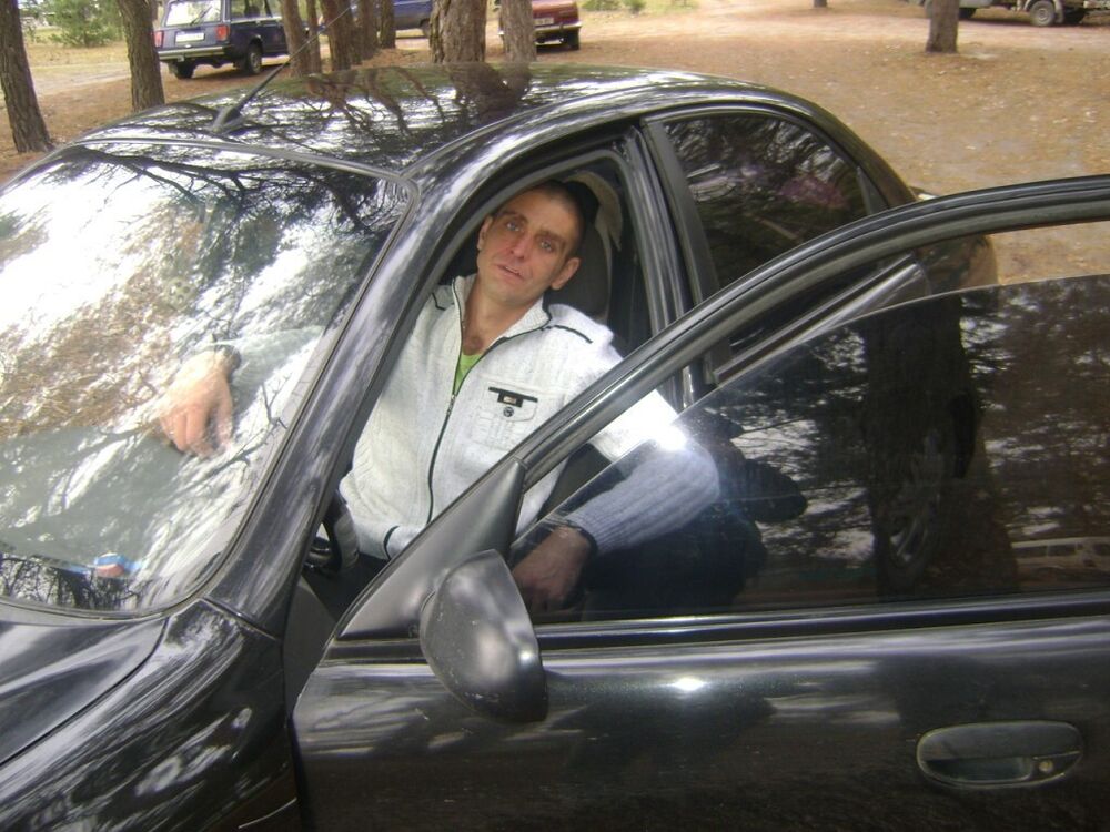  24534102  Denis, 44 ,    