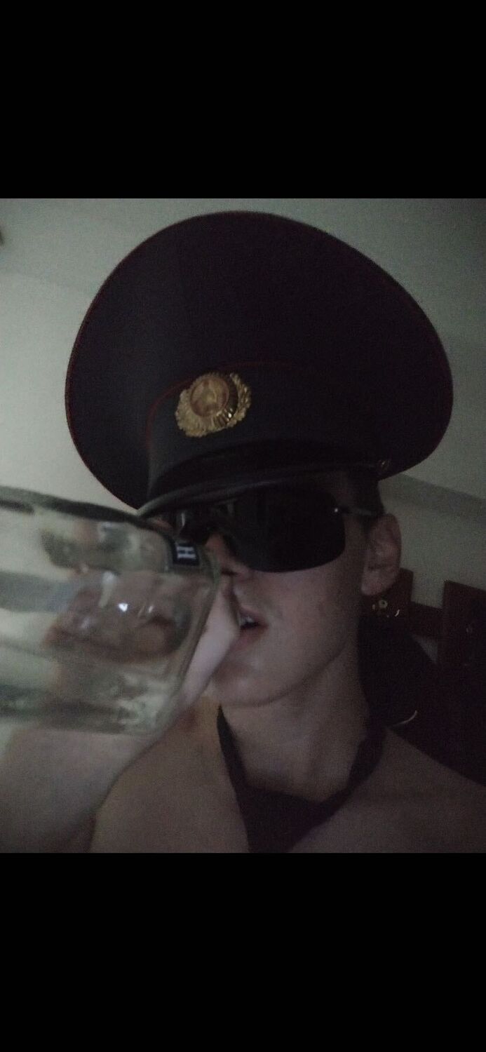  35587612  Artem, 20 ,    
