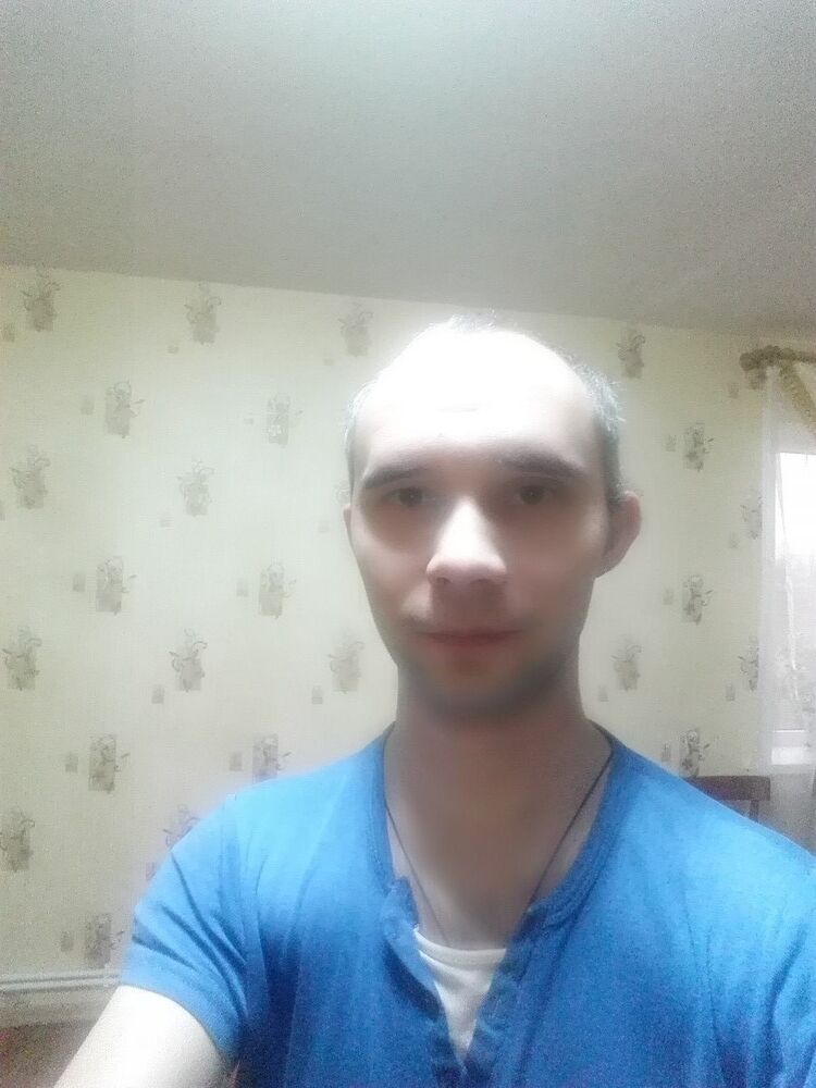  10775402  Cergei, 37 ,    