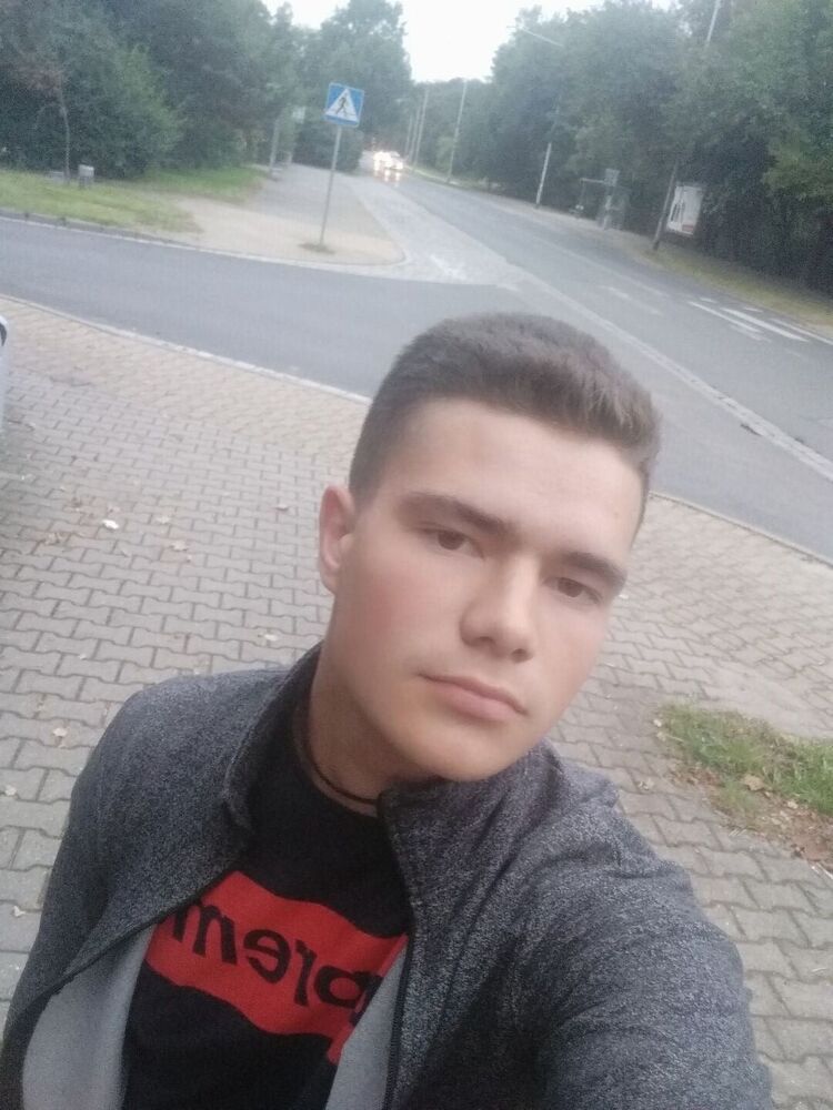  24012692  Oleg, 25 ,    