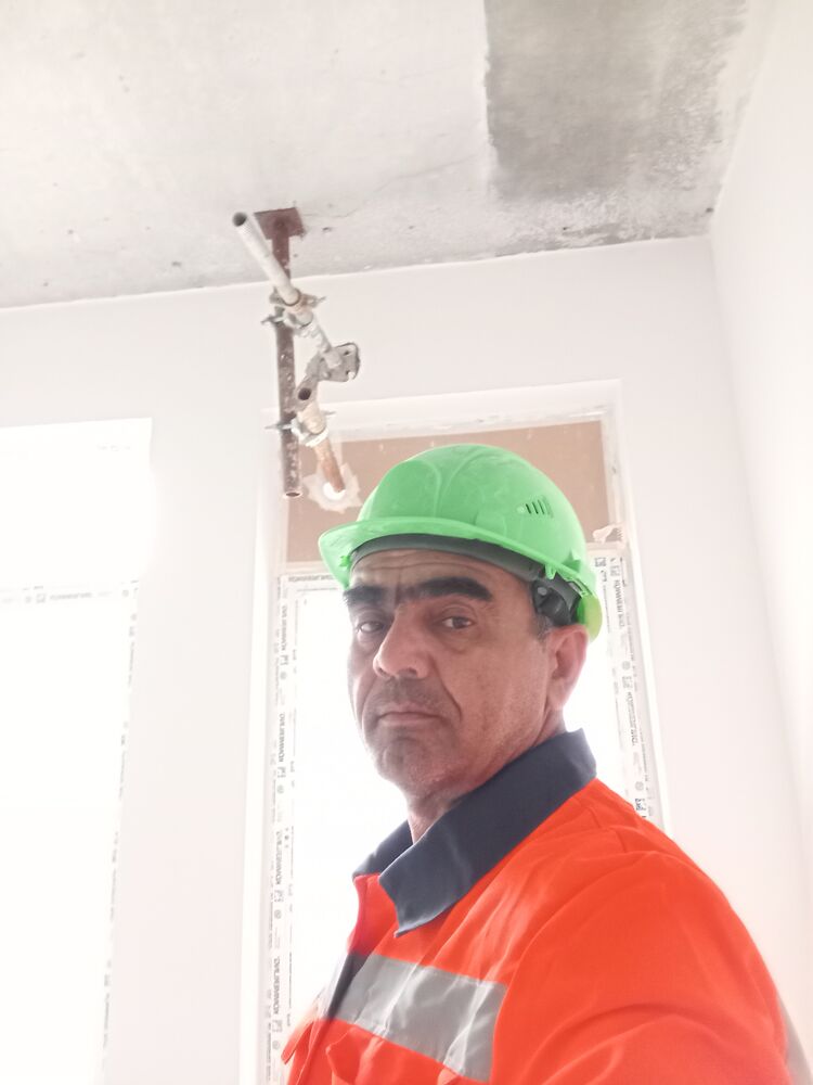  53329342  Alisher, 49 ,    