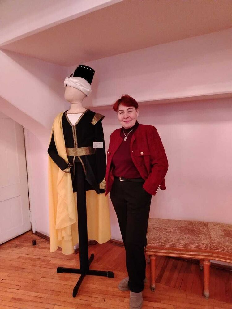  53458512  Yana, 54 ,    