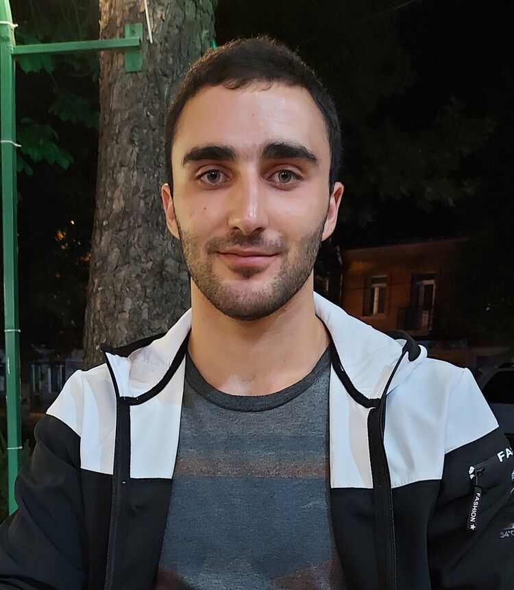  29238762  Ashot, 26 ,    