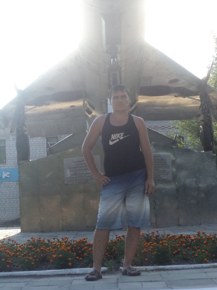  6587842  Viktor, 38 ,    