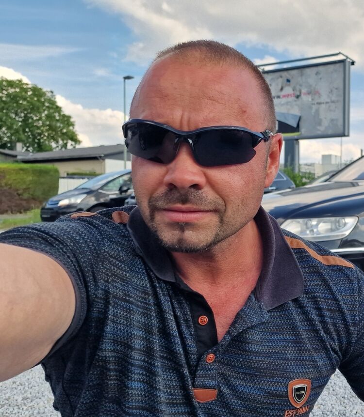  45281512  Alex, 45 ,    Soest