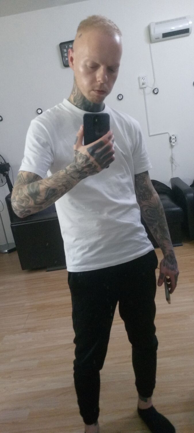  54248872  Denis, 32 ,    