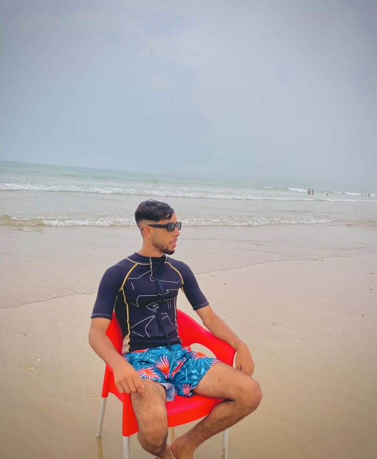 ,   Hamza, 21 ,   ,   