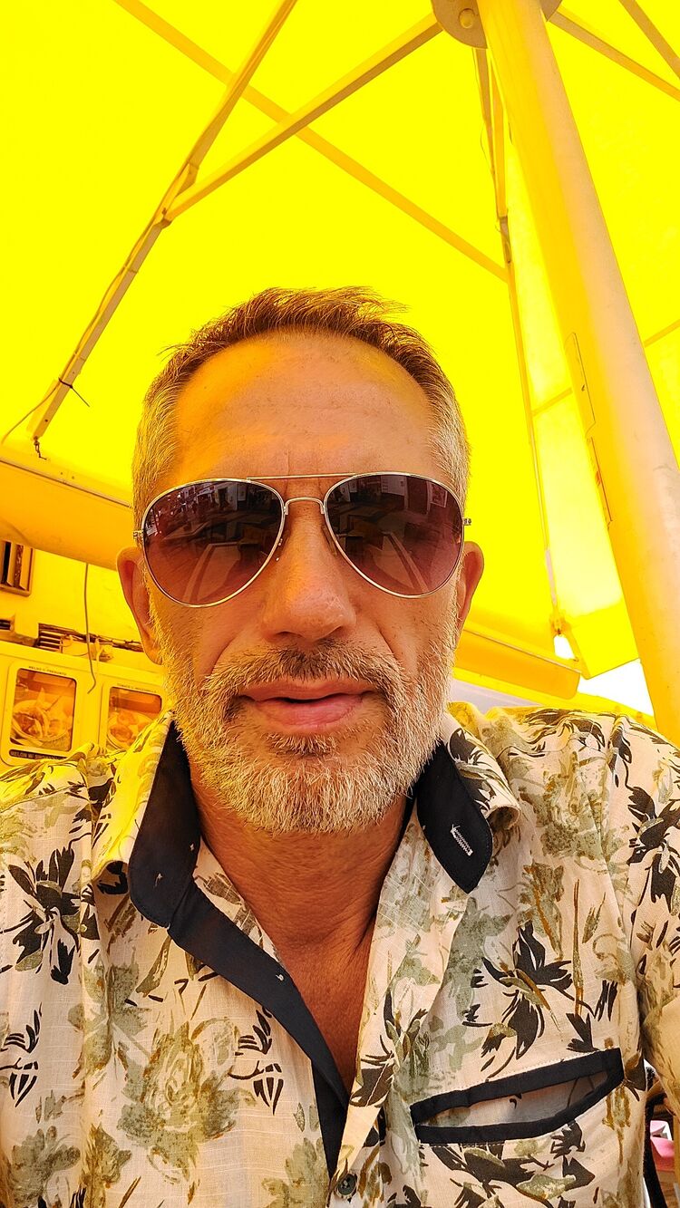  53139262  Slava, 47 ,    