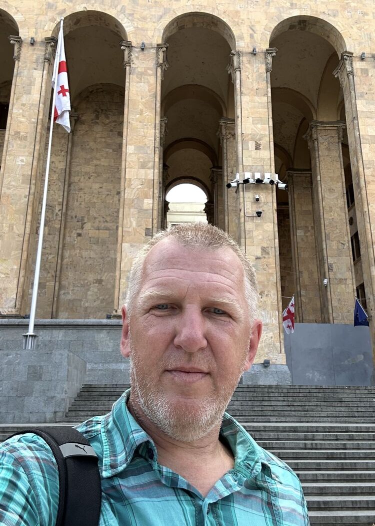  54039242  Andrei, 52 ,    