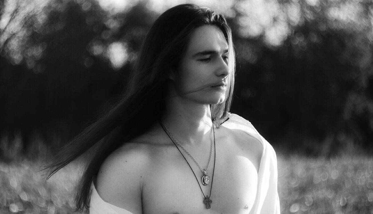  54610302  Denis, 27 ,    