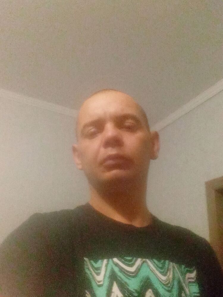  46107172  Viktor, 35 ,    