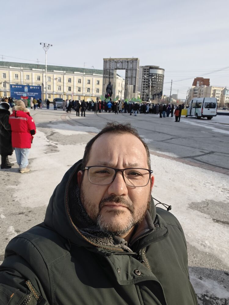  50612712  Enver, 44 ,    