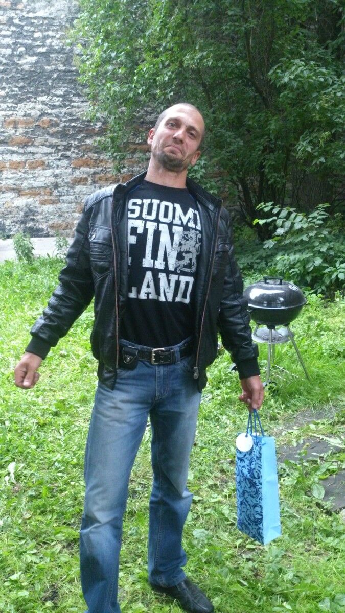  ,   Eduard, 44 ,  