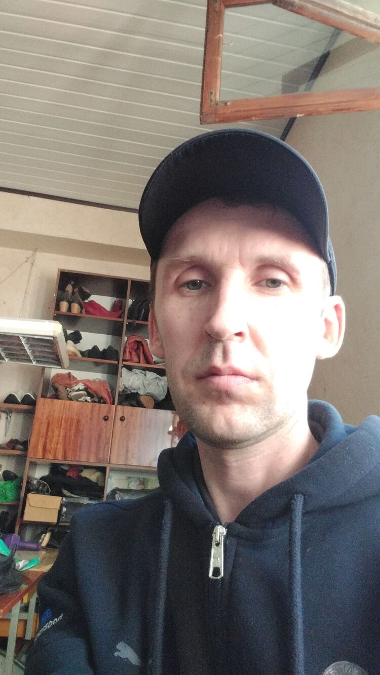  42214652  Alexander, 41 ,    