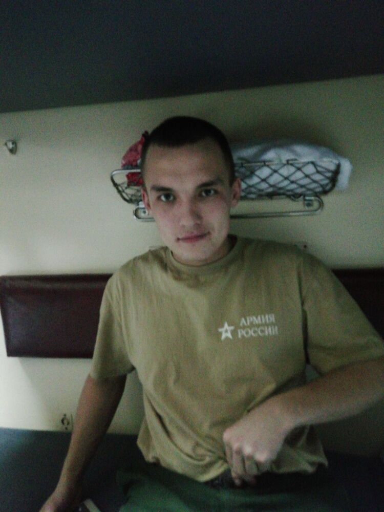  26735962  Viktor, 33 ,    