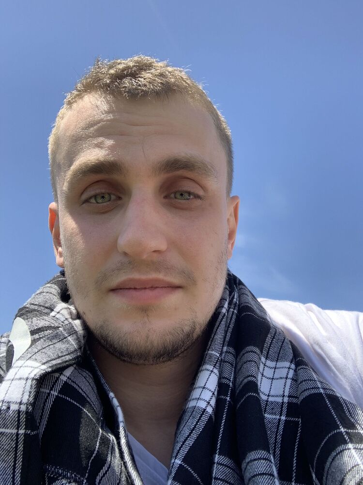  38110082  Daniil, 27 ,    