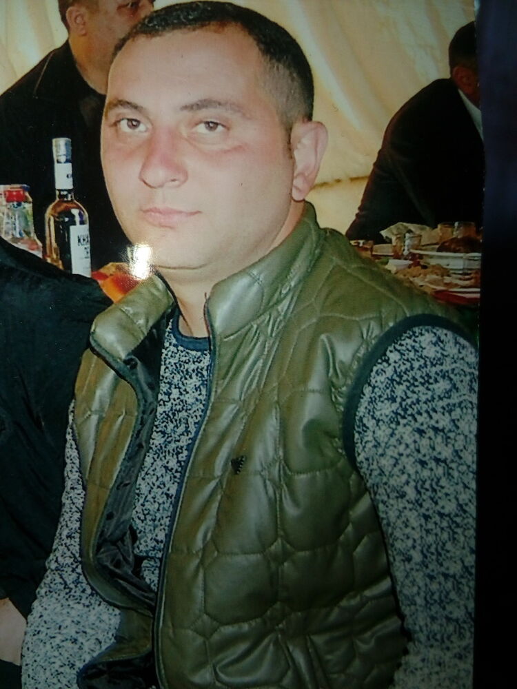  18852242  Fariz, 39 ,    