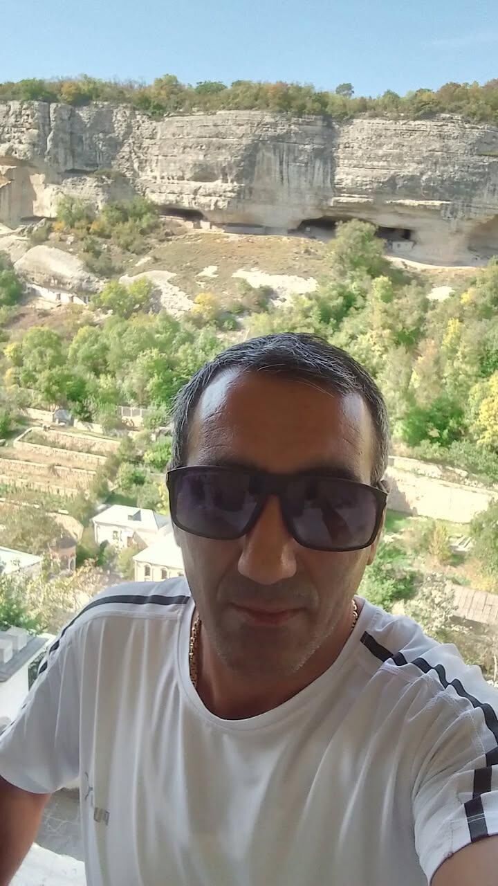  ,   Gagik, 45 ,   c 