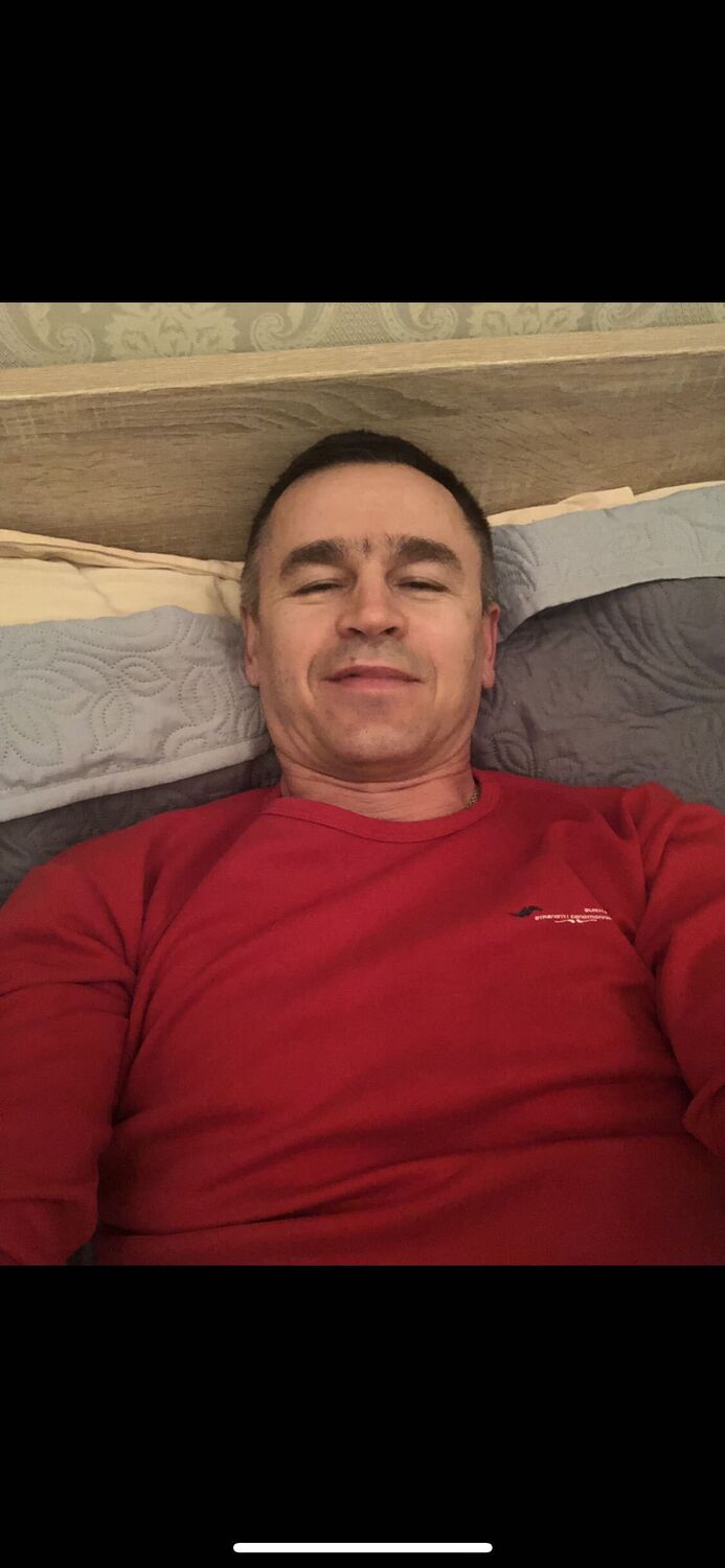  39382262  Anatol, 48 ,    