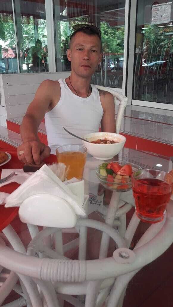  20716032  Vladimir, 39 ,    