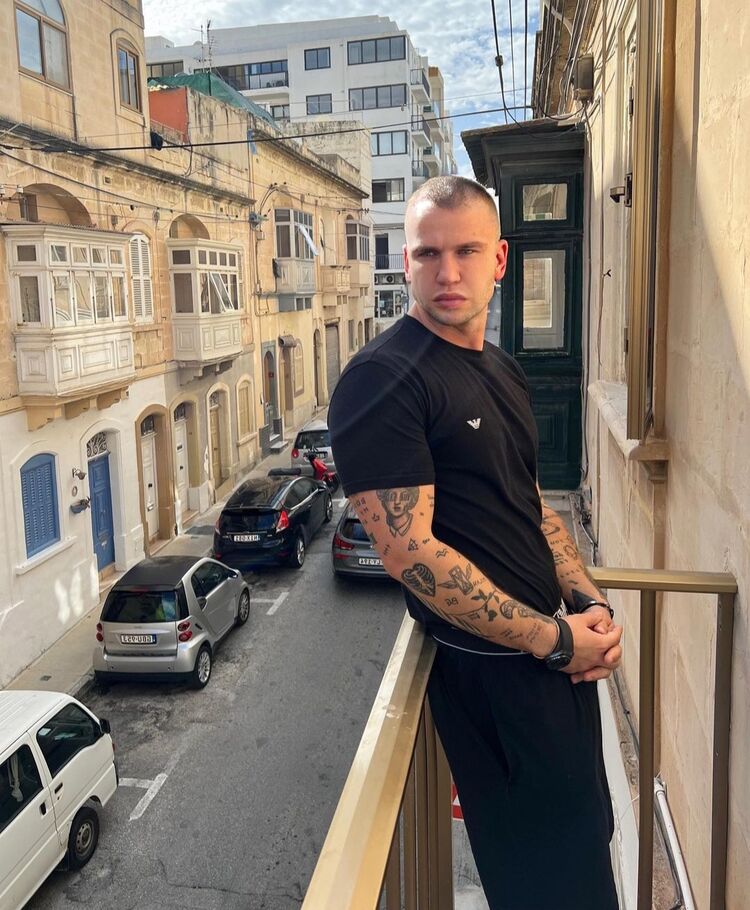  31773932  Nikola, 32 ,    