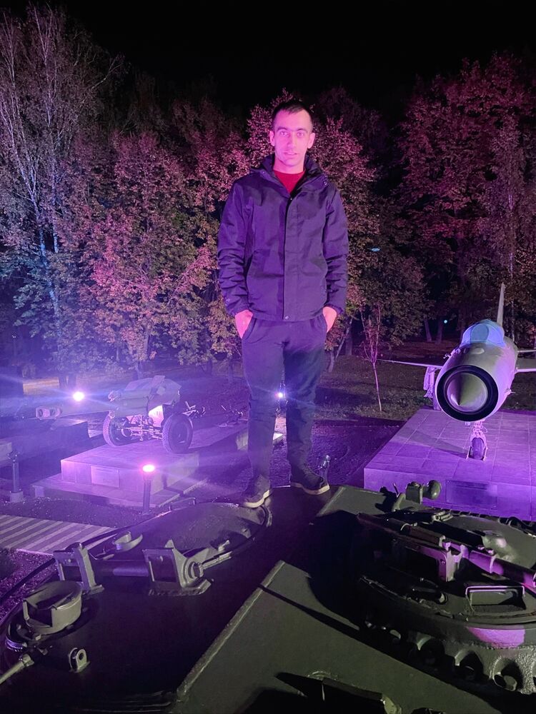  53853732  Arut, 27 ,    